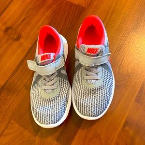 Girls Nike Revolution 4